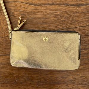 NWOT Lulu Lemon clutch